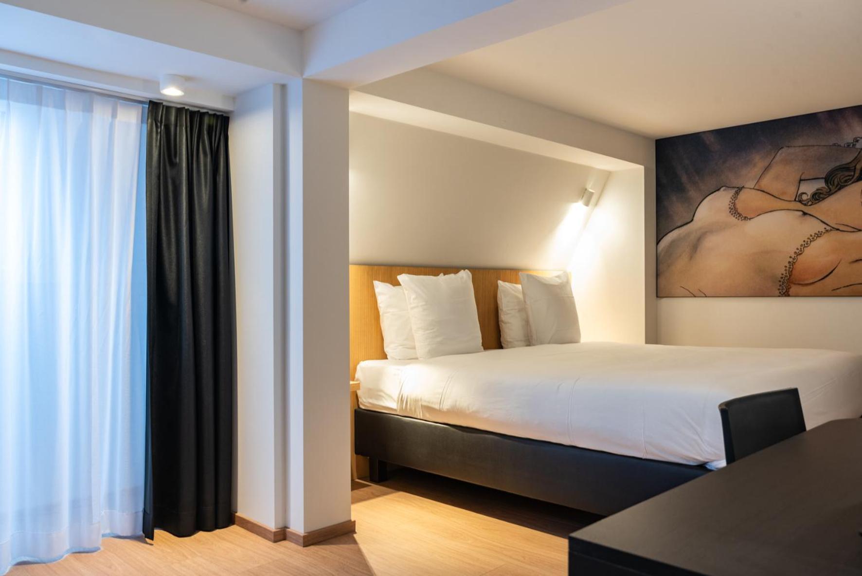Comic Art Hotel Gent Bagian luar foto