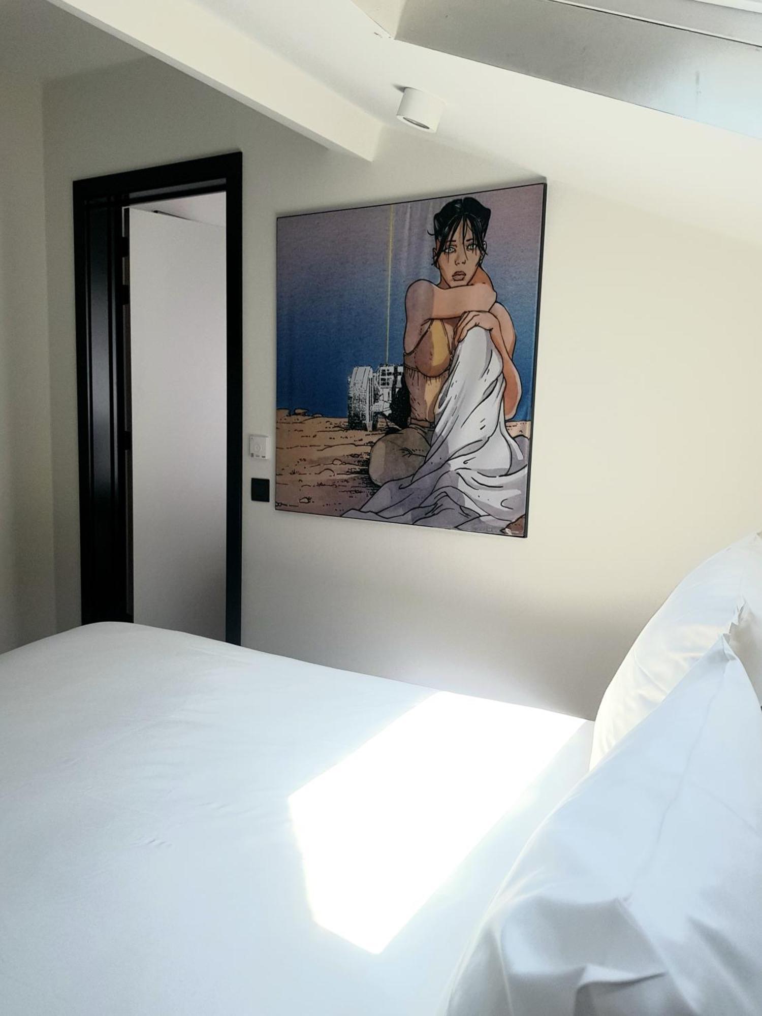 Comic Art Hotel Gent Bagian luar foto
