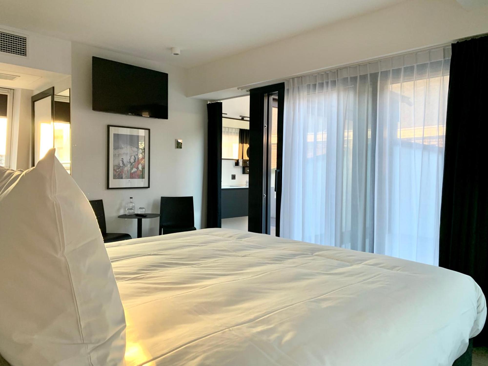 Comic Art Hotel Gent Bagian luar foto