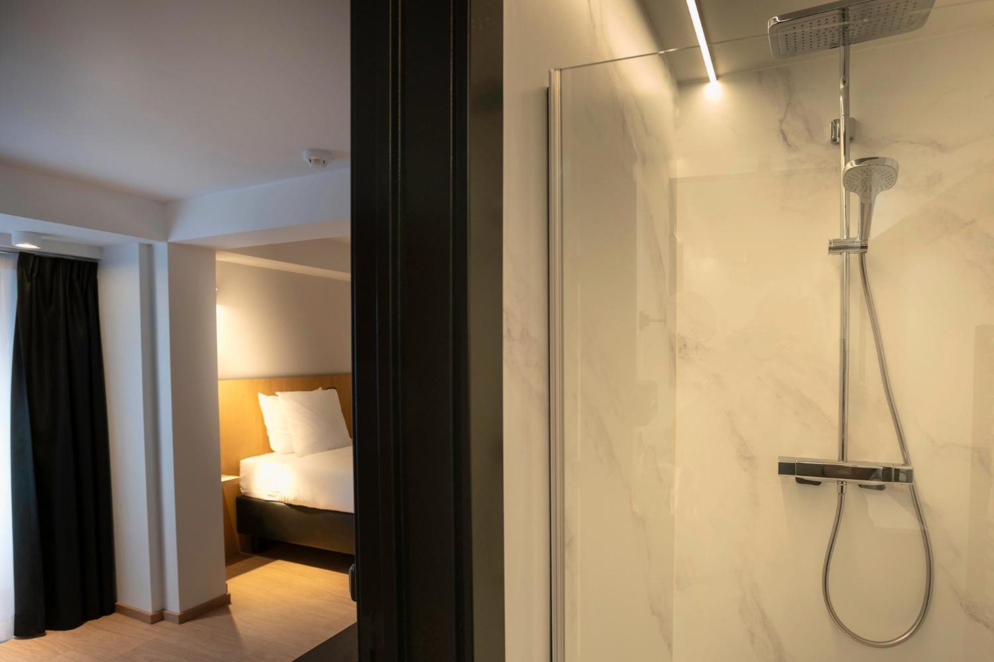Comic Art Hotel Gent Bagian luar foto